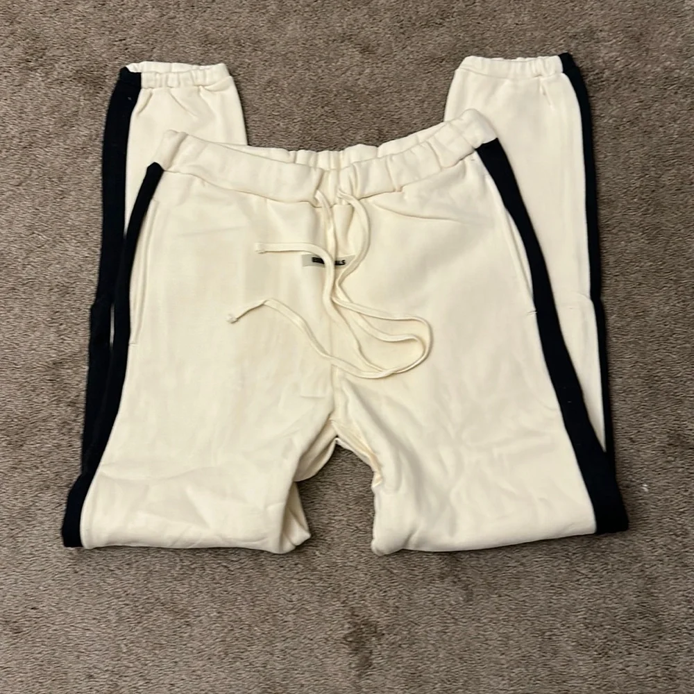 Essentials 🤎 - Picture 3 of 6